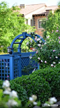 龙沙花园下午茶 & 丸子的花园摄影展 (5月21日) : 5月21日下周日，花园俱乐部将与虹越一起举办“龙沙花园”下午茶活动，从17日起，同期举办独立园艺作家蔡丸子的个人摄影展：玫瑰庭院。\x0a欢迎一起！