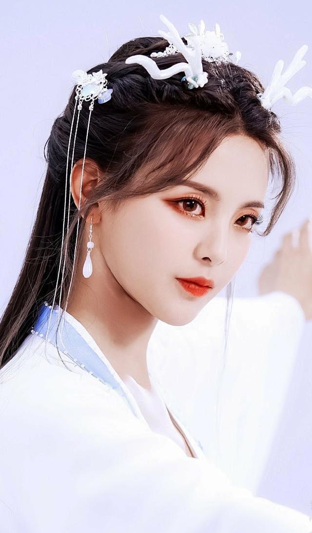 杨超越小龙女造型头长犄角裙衣飘飘仙气缭绕太美了网易订阅