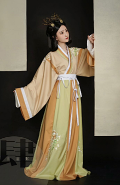 123倒影321采集到服装造型_隋之前