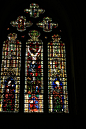 教堂内拥有世界面积最大、以单扇窗镶嵌的中世纪彩绘玻璃，教堂东面一整片的彩色玻璃，面积几乎相当于一个网球场的大小。,蓝色天使