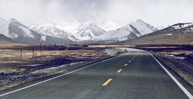 远景雪山隔壁公路荒野