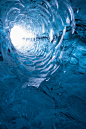 Crystal ice cave | Vatnajökull | Iceland : a little trip to the crystal ice cave in south Iceland! Going inside the famous ice caves of the glacier Vatnajökull and have time for some great photography!