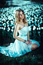 #美图摄影#这是一组来自俄罗斯知名女摄影师Svetlana Belyaeva的俄式风格摄影作品，她拍摄的片子非常注意场景搭配和模特还有服饰之间的协调性，既强烈又浓郁，真是美爆了！