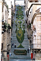 盆栽安排创造设计的楼梯上，意大利斯卡拉期间Infiorata。