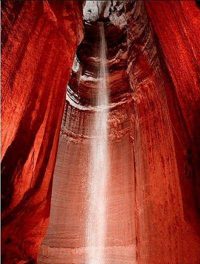[你看过很多种瀑布，看过红色瀑布吗？] ...