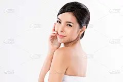 肖像美丽年轻的亚洲女人干净清新裸露的皮肤概念。亚洲女孩美容面部护肤和健康养生，面部护理，完美肌肤，自