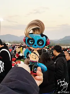 这次楠溪江之行非常好玩儿！感谢东海音乐节的邀请！感谢摇滚乐！在这个音乐节现场你才能真正感受到doublesouls的真人版，一个个在台下说话非常儒雅的摇滚巨星，在台上演出的时候就是强悍的猛兽！认识了很多新朋友，感恩@东海音乐节 #所乐# 2温州·永嘉县 ​​​​