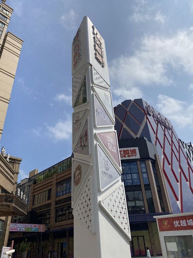 其中包括图片：