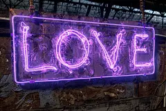 三维广告love发光英文字母背景图片