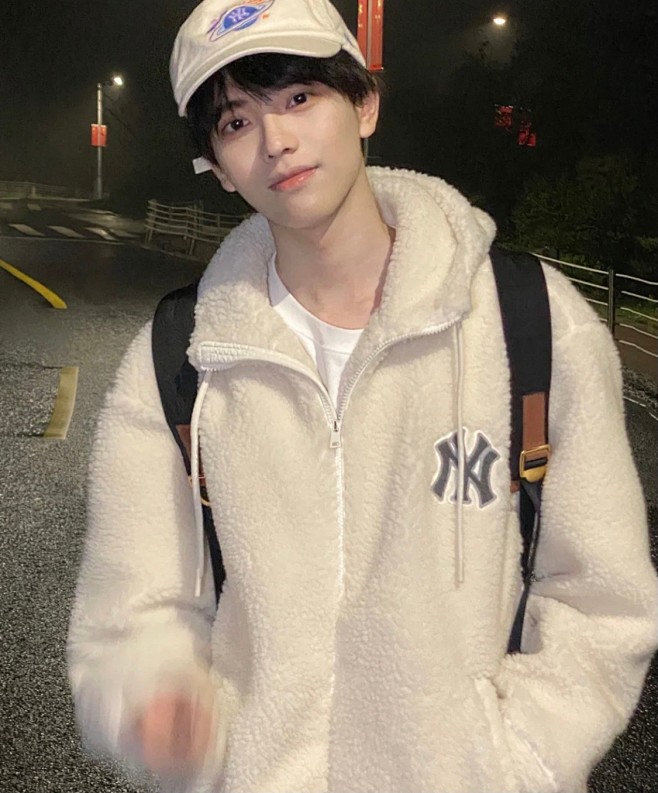 @校草收纳箱 的个人主页 - 微博