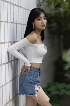 下雨了、斑驳采集到美女立绘原画