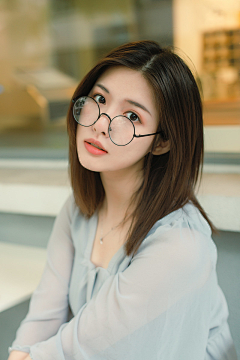 pl9r7_子木采集到眼镜妹纸