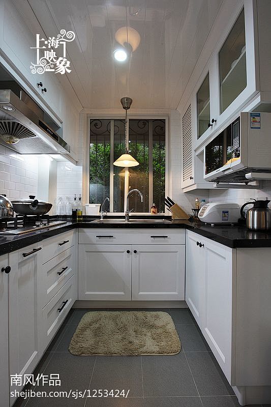 恬静美式黑白色系厨房装修效果图
