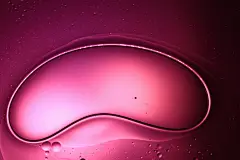 紫色抽象丰富多彩的背景泡沫的肥皂与泡泡油水混合物水波水纹油水彩油画肌理水彩油画艺术水彩金色水滴花生油植物油818A3996 – 饿狐背景网站-微距高清设计素材免费图片下载海报壁纸摄影背景素材，背景图，背景墙，背景板，背景图片，背景纹理，背景板设计，背景材质，背景大图