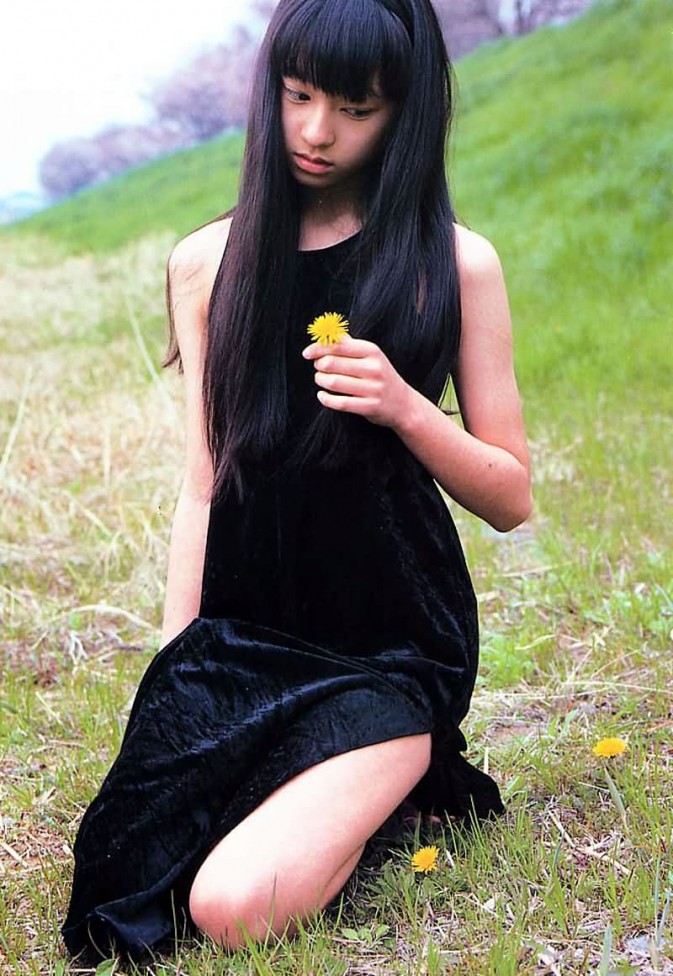 あ*く様 780 栗山千明　神話少女 Amazon.co.jp: 神話少女 栗山千明 写真集 篠山紀信 帯付き 購入