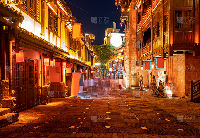 中国重庆古镇街道夜景