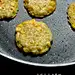玉米鸡蛋米饭煎饼 
1.甜玉米剥粒；
2.锅中放少许油，玉米粒拌炒下变色断生即可，盛出；
3.打鸡蛋，蛋液里放盐、黑胡椒、白胡椒、辣椒粉，放米饭拌匀，米饭块拌散一定要，每一粒米饭都要浸在鸡蛋液里；
4.放玉米粒拌匀；
5.平底锅刷一层油；
6.舀一勺子米饭蛋液，开火，大火煎；
7.饼底成型，可以在锅内晃动，翻面；
8.继续煎另外一面；
9.再翻面，可以根据自己喜欢的焦嫩程度，用小火慢慢煎，这个时候就要用小火；
10.一下子多弄几个可以;（厚薄看自己喜欢，喜欢薄一点的，就用铲子压一下）
11.煎好的饼，可以