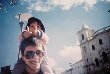 他或许不会经常说我爱你 他不会希望你陪他.