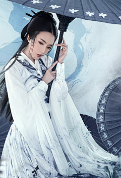 兔兔抱钱采集到汉服