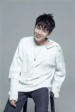 阳光男孩张若昀生日写真手机壁纸