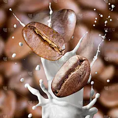 落下来的烤咖啡豆配上蒸汽和牛奶