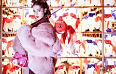 迪丽热巴《时尚芭莎》东京全新大片公开~浓烈的色彩，交错的光影，可萌可攻的迪老师仿佛漫画里走出来的怪趣少女，搭配精致的五官和完美的大长腿，可以说是非常的好看了@Dear-迪丽热巴 ​​​​