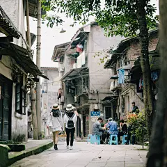 穿梭于城市的街头巷尾 外国人眼中的重庆森林