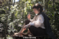 【摄影】【指环王Cos】【Frodo Baggins 】小编比较喜欢的一套cos，引用贴吧吧友的一句话：“ 那个仿佛如同明媚春光一样纯真的、树下读书的少年，那清澈的蓝眼睛代表着世最上纯净的心灵。” CN： Amouranth 摄影：Chris Stewart