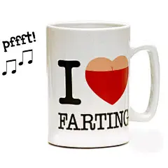 #愚人节# #礼物# #创意# 看到这个硕大的心形一定以为是个很浪漫的杯子吧，nonono，仔细一看这个爱心怎么像屁股啊，更特别的不是这个，重点是你举杯的时候就会发出各种放屁的声音，恶搞必备啊！虽然口味有点重但是很好玩哟。