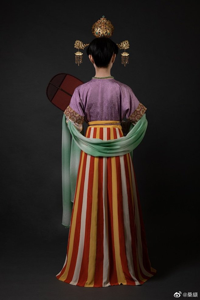 武周风格袒领半袖衫裙