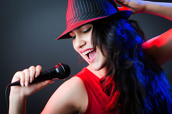 ktv唱歌美女图片