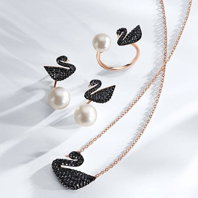 SWAROVSKI (@swarovsk...
