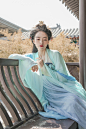 #汉服摄影# 西洲曲/ 海水梦悠悠，君愁我亦愁。南风知我意，吹梦到西洲。/