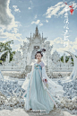 【中国女孩清莱白庙拍写真走红泰国网络】日前，一位来自中国的女孩@当小时 在泰国清莱白庙拍了一组以#带着汉服去旅行#为主题的写真，唯美的照片和亮丽的妆容走红了泰国网络。泰国大受喜爱的门户网kapook进行了报道，还有很多的泰国网友留言，表示非常好看，也给白庙增加了价值，棒棒哒！