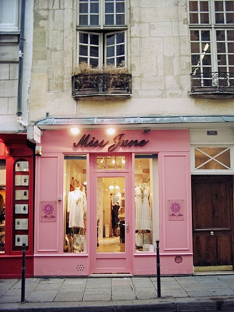 Boutique in pink, Pa...