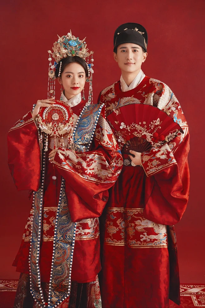 凤冠霞帔是我最大的诚意 ️明制汉服婚纱照