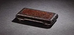 【 精巧的墨床，墨床是中国专门用来承搁墨锭的小案架，以免玷污他物。】更多精彩内容敬请关注：@书画界 #书画界# #文房四宝# #书画知识大全#