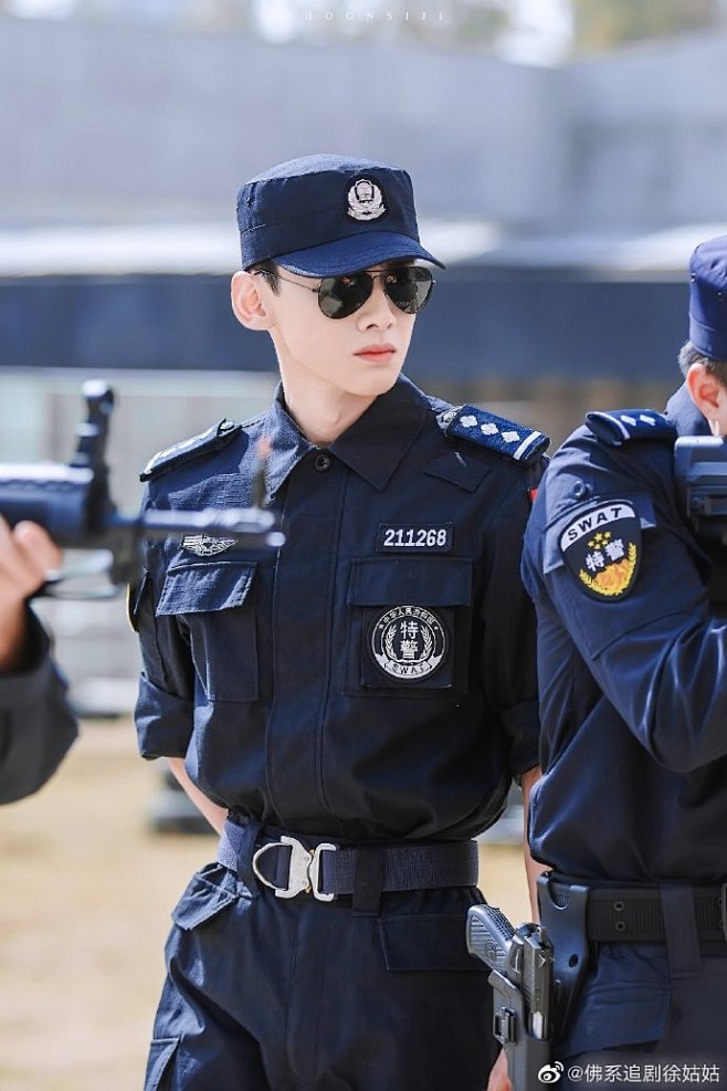 网传《中国刑警》主演为朱亚文、李现、白敬亭，我天本来这三各自穿警服已经迷倒一片，同框岂不是养眼到炸裂？