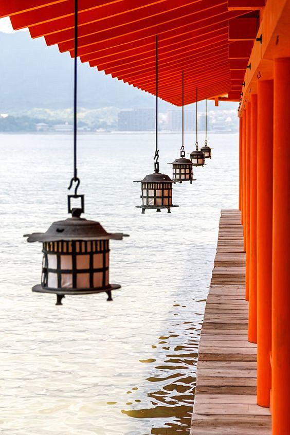 Itsukushima-jinja te...