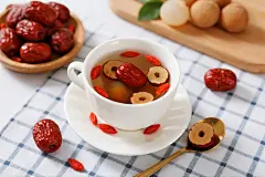 滋补桂圆红枣茶摄影图
