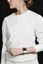 品牌：Void Watches
产地：瑞典
价位：约1,188 CNY—3,150 CNY（税前）
VoidWatches手表是瑞典设计师David Ericsson所打造的，它的作品充满建筑概念，大量运用简洁的几何形状展现材质的特色。如同一个伟大的建筑要巧妙地融入周围环境，VOID腕表完美的将电子腕表转换为时髦配饰。Void Watches手表共有十一个系列，而最能代表它的无疑是V01MKII系列。