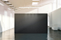 空白的黑色墙壁模型在阳光明媚的现代空的画廊照片素材
