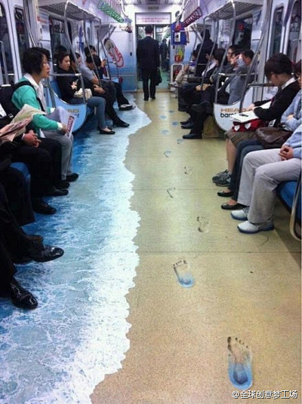 为了给市民带来夏天的凉意，首尔地铁将地板...