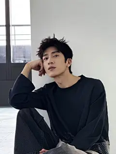 今日壁纸分享人物：井柏然 - 小红书