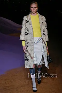 谱一曲“远古手工艺”的赞歌！普拉达 (Prada) 2015春夏女装秀，海报时尚网带你亲临2015春夏米兰时装周_第11页_Prada