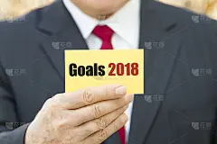 商人展示了一个卡片与文本目标2018