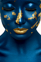 Beauty Alien Halloween Makeup : Beauty fashion Model with blue Skin and gold Lips