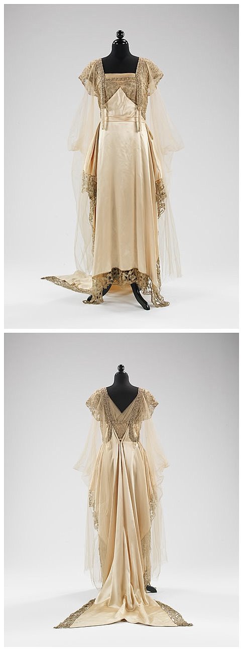 Evening dress<br/>De...