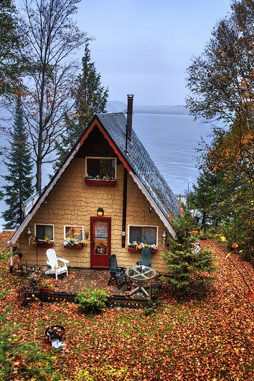 秋季平房，加拿大Vernon照片通过蒿湖