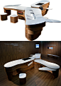 巴西设计师Fernando Campana和Humberto Campana设计了一套瑞士军刀厨房，主题包括三部分，分别融合了操作台、餐桌和灶台等功能。 #家具# #设计# #产品#